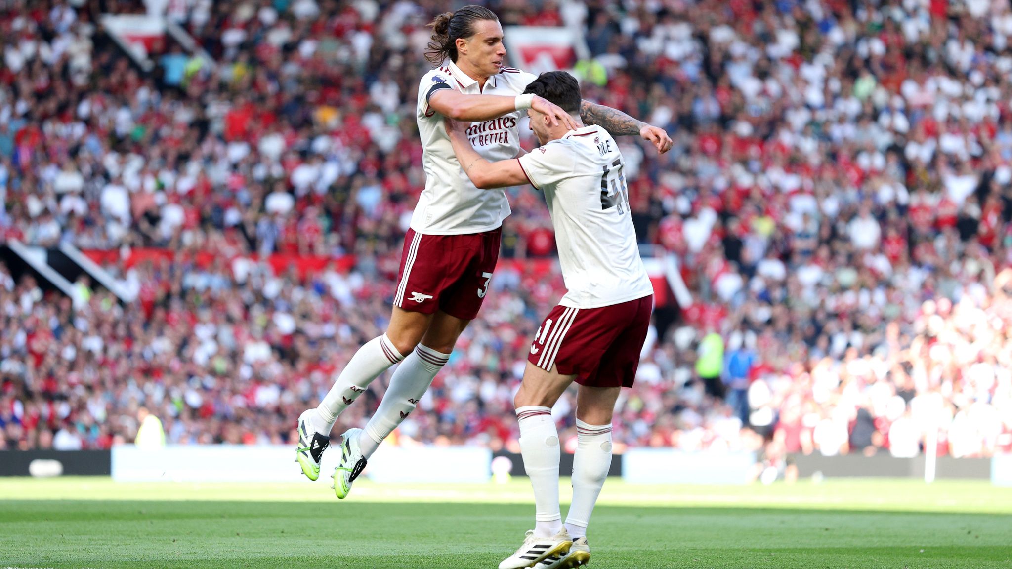 Calafiori Header Seals Arsenal Victory as United’s Goalkeeping Gamble Fails